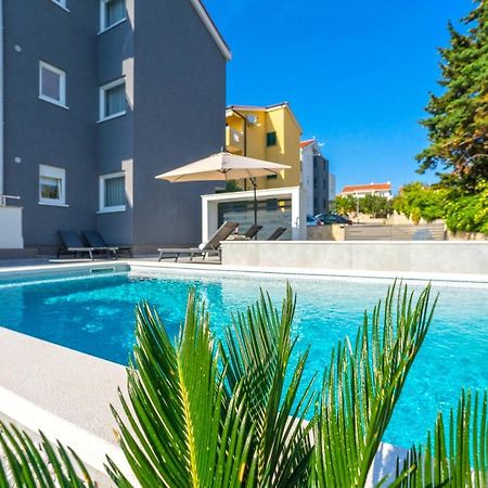 Summer Breeze Pool Apartments ノヴァリャ エクステリア 写真