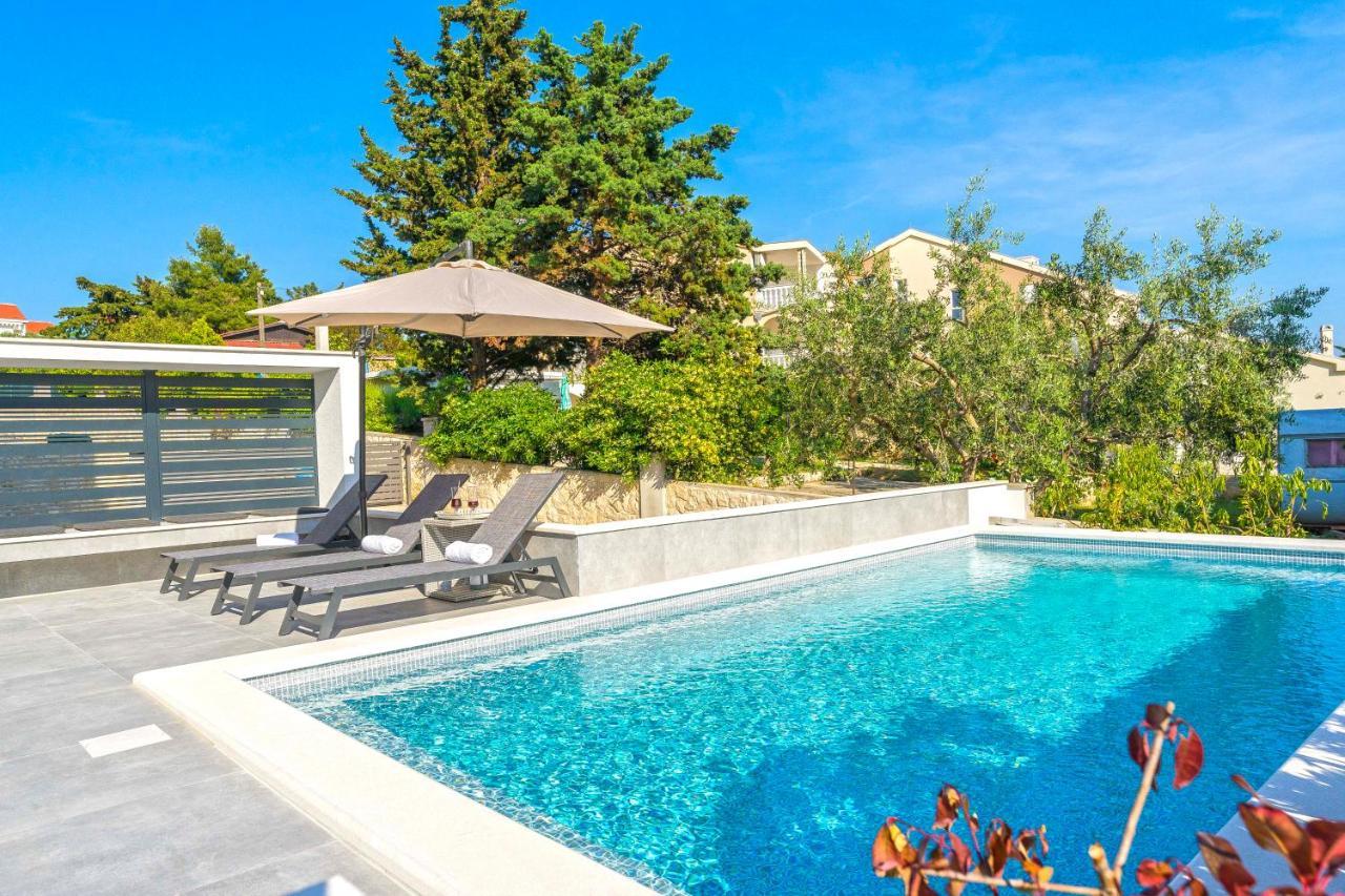 Summer Breeze Pool Apartments ノヴァリャ エクステリア 写真