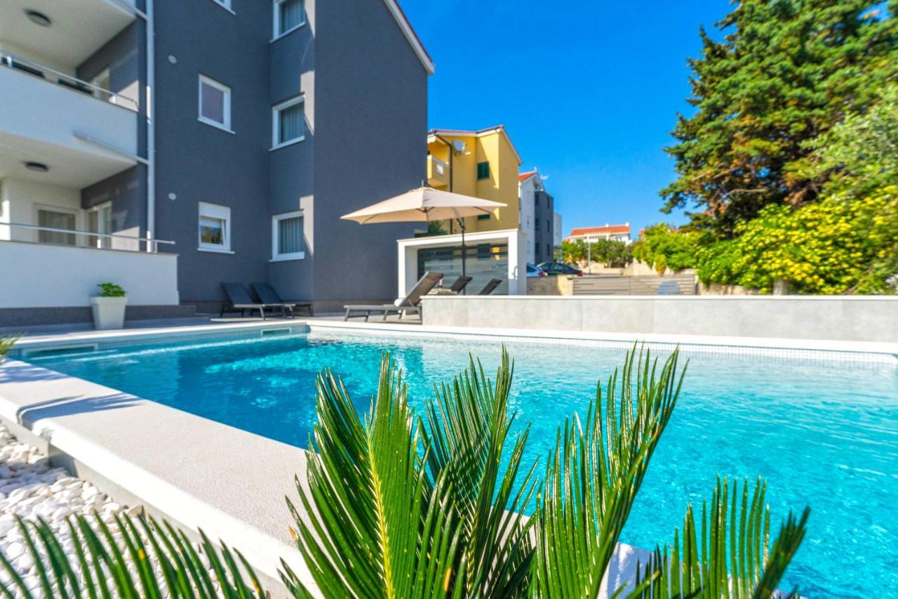 Summer Breeze Pool Apartments ノヴァリャ エクステリア 写真