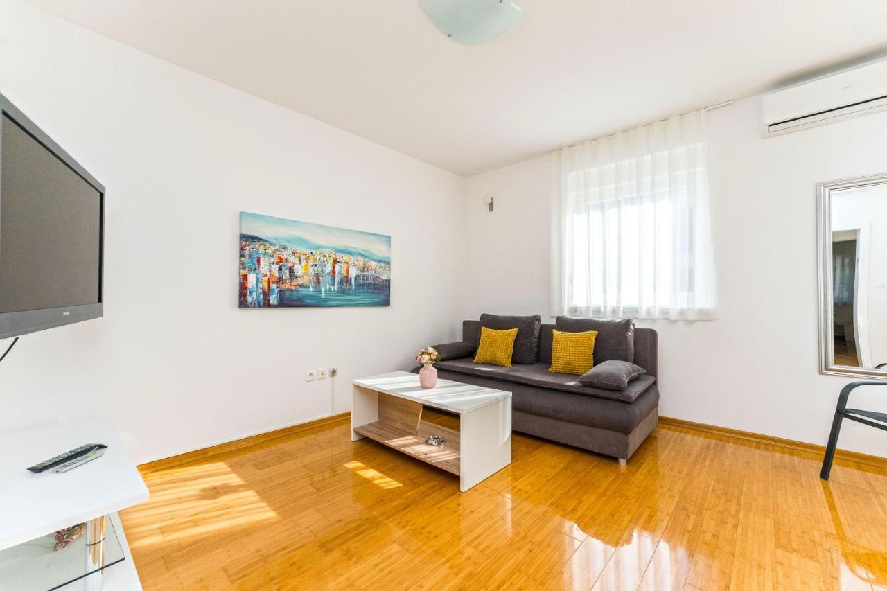 Summer Breeze Pool Apartments ノヴァリャ エクステリア 写真