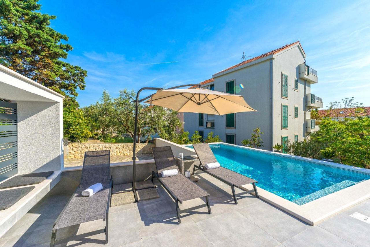 Summer Breeze Pool Apartments ノヴァリャ エクステリア 写真