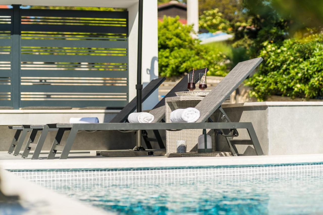 Summer Breeze Pool Apartments ノヴァリャ エクステリア 写真