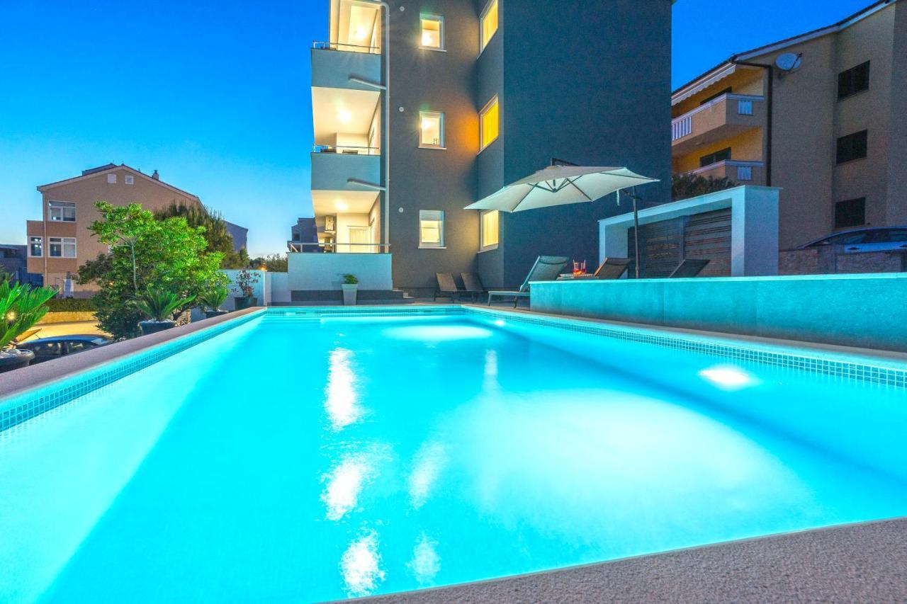 Summer Breeze Pool Apartments ノヴァリャ エクステリア 写真