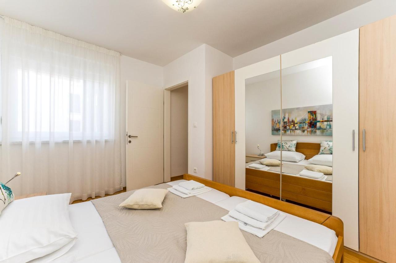 Summer Breeze Pool Apartments ノヴァリャ エクステリア 写真
