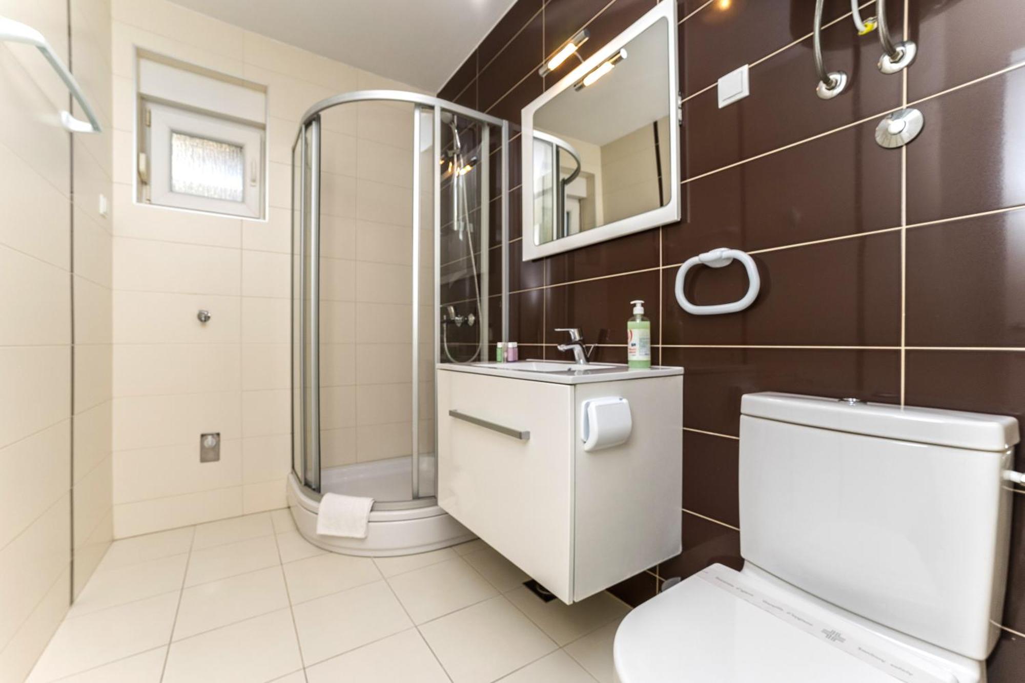 Summer Breeze Pool Apartments ノヴァリャ 部屋 写真