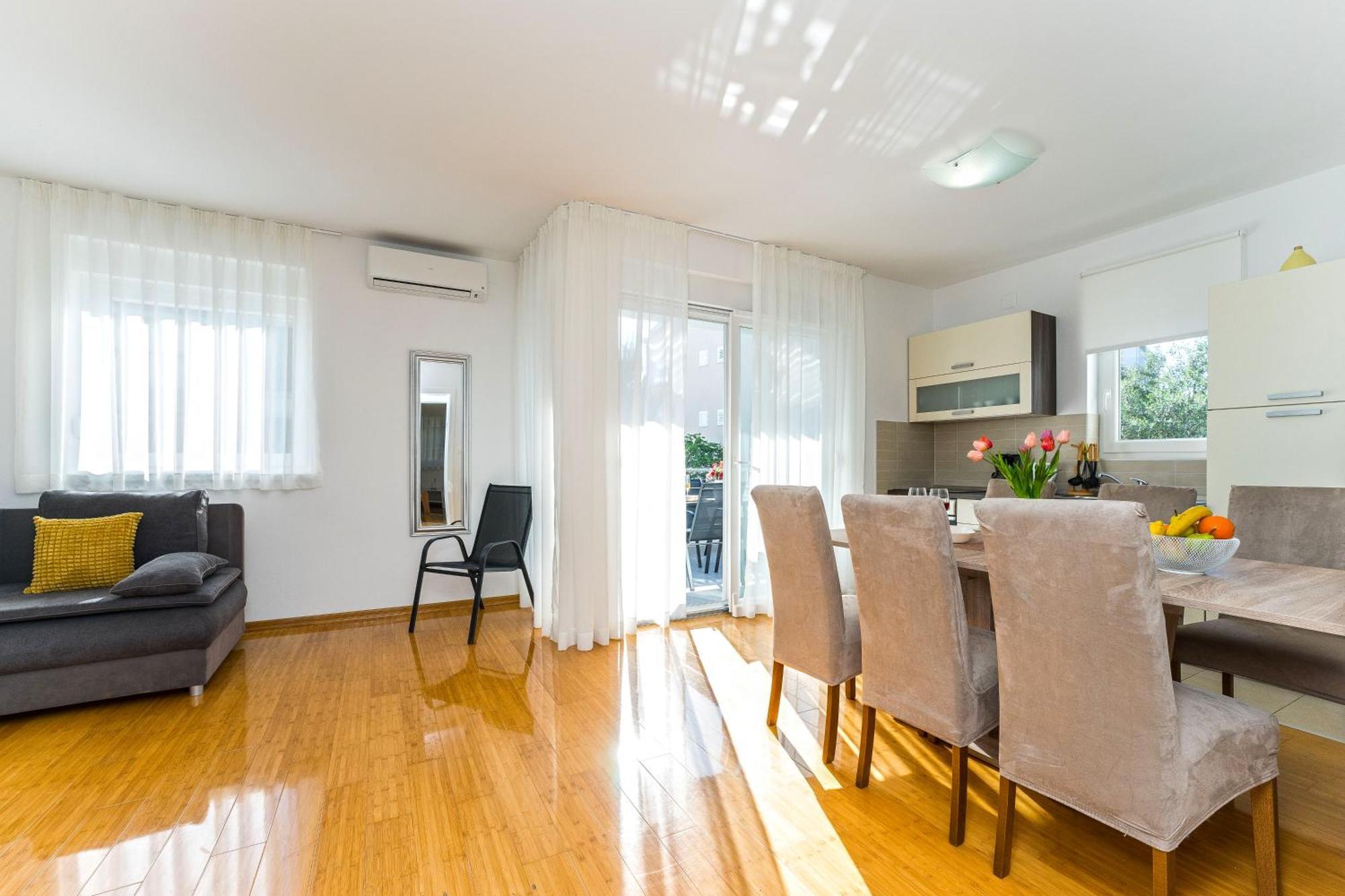 Summer Breeze Pool Apartments ノヴァリャ 部屋 写真