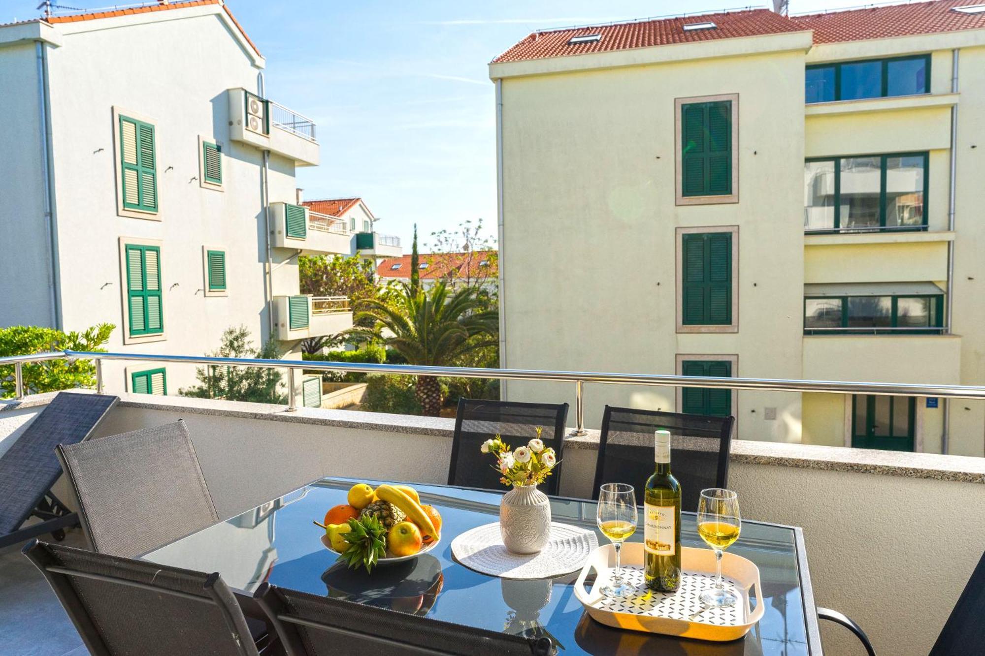 Summer Breeze Pool Apartments ノヴァリャ 部屋 写真